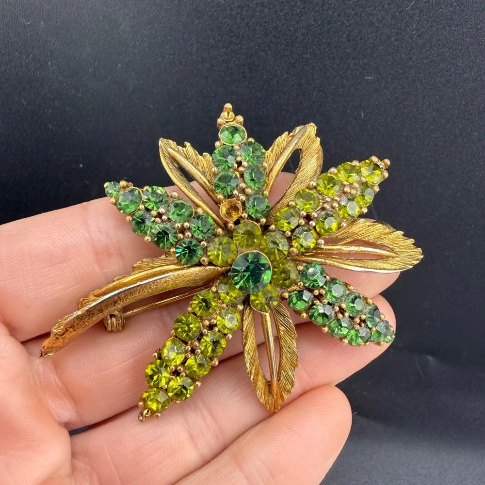 Vintage Rhinestone Brooch Gold Tone Green Sparkle READ